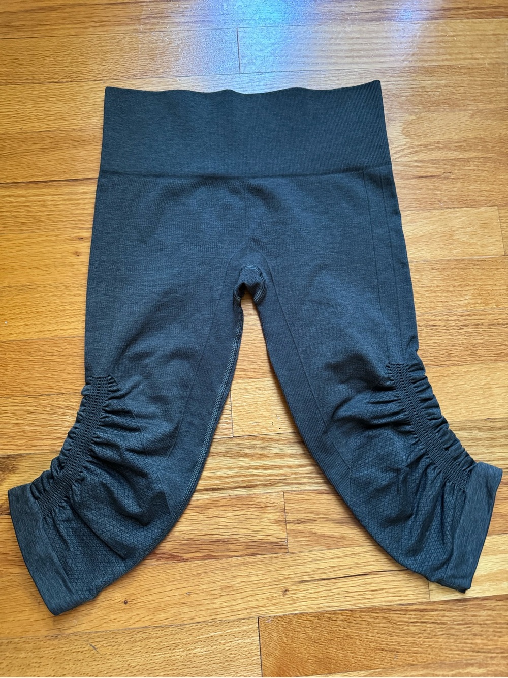 Lululemon In the Flow Crop II Heathered Fatigue Green/Dark Green Ruched Capri